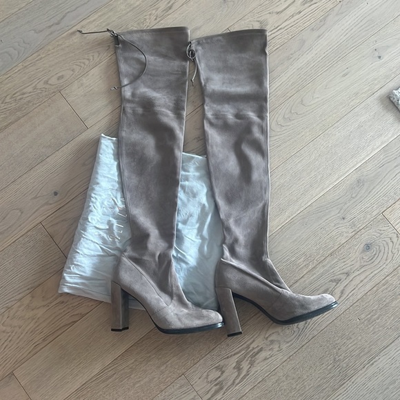 Stuart Weitzman
Highland Over-The-Knee Suede Boots - Picture 9 of 14